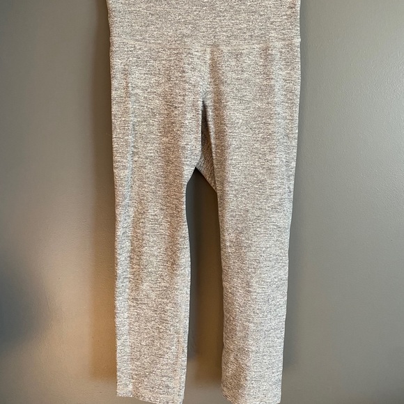 Old Navy High Waisted Elevate Leggings Cropped - Picture 1 of 3